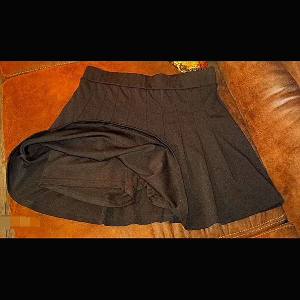 XL black tennis skirt with shorts